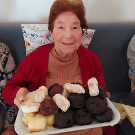Pasto equilibrato servito agli ospiti della casa per anziani a Siracusa